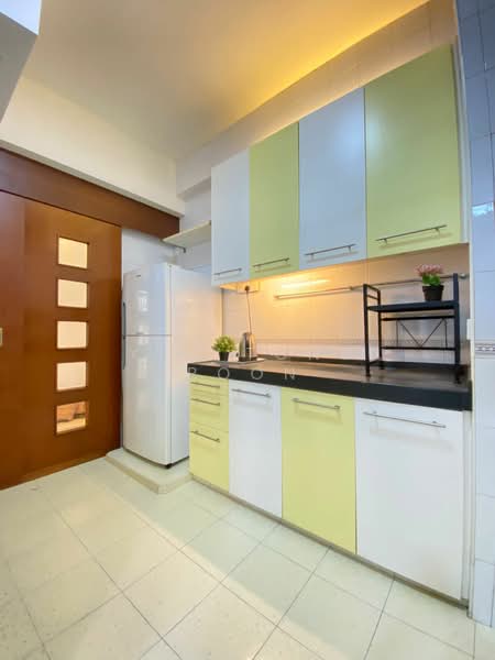 Parc Oasis, 39 Jurong East Avenue 1, 3 Bedrooms, 1,228 sqft, Condominium For Sale, by Yeo Tong Boon, 500146361 - Kitchen - PropertyGuru.com.sg