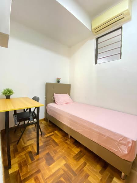 Parc Oasis, 39 Jurong East Avenue 1, 3 Bedrooms, 1,228 sqft, Condominium For Sale, by Yeo Tong Boon, 500146361 - Bedroom - PropertyGuru.com.sg