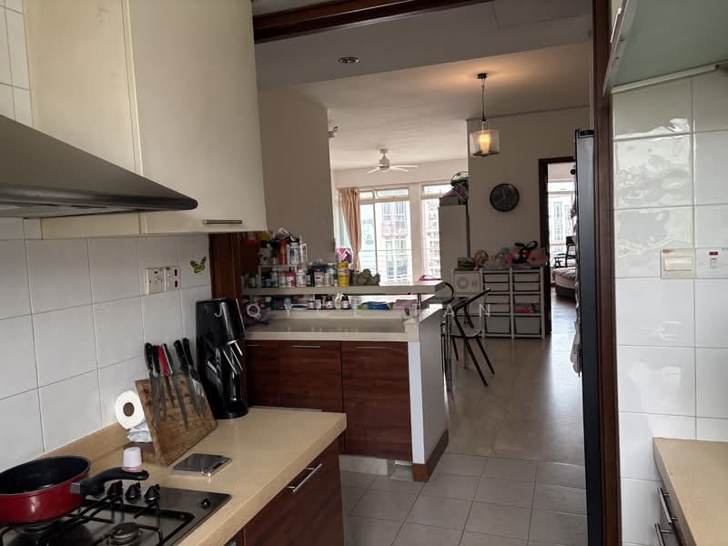 Hillington Green, 47 Hillview Avenue, 3 Bedrooms, 1,356 sqft, Condominium For Rent, by Joyce Tan, 500146368 - Living Room & Dry Kitchen - PropertyGuru.com.sg