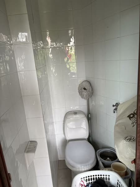 Hillington Green, 47 Hillview Avenue, 3 Bedrooms, 1,356 sqft, Condominium For Rent, by Joyce Tan, 500146368 - Maid’s Toilet - PropertyGuru.com.sg