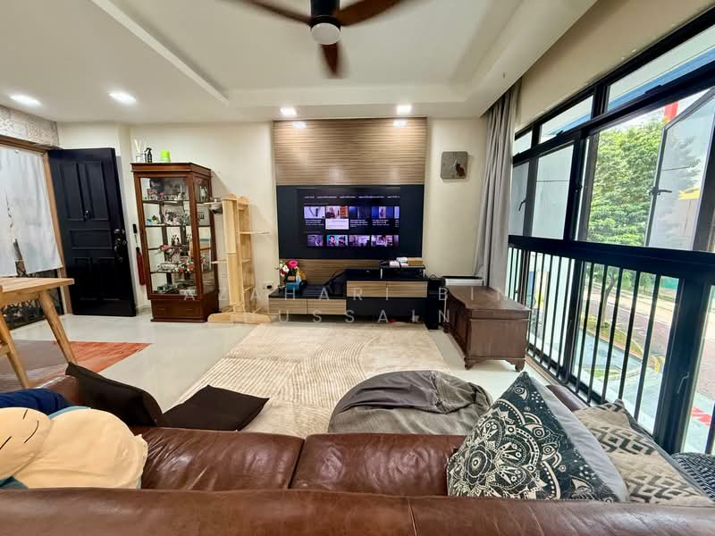 322C Anchorvale Drive, 322C Anchorvale Drive, 3 Bedrooms, 980 sqft, HDB Flat For Sale, by Azahari Bin Hussain, 500146376 - Living Room - PropertyGuru.com.sg