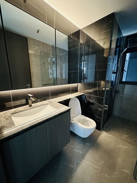 Piccadilly Grand, Northumberland Road, 5 Bedrooms, 1,582 sqft, Condominium For Rent, by Eric Lee, 500146379 - Bathroom - PropertyGuru.com.sg