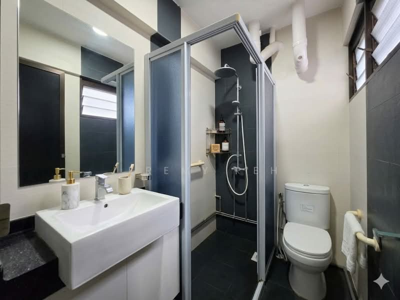 909 Tampines Avenue 4, 909 Tampines Avenue 4, 2 Bedrooms, 785 sqft, HDB Flat For Sale, by Jeremy Peh, 500146385 - Bathroom - PropertyGuru.com.sg