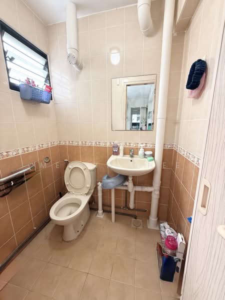 49 Dorset Road, 49 Dorset Road, 2 Bedrooms, 732 sqft, HDB Flat For Sale, by Melvin Chee, 500146392 - Bathroom - PropertyGuru.com.sg
