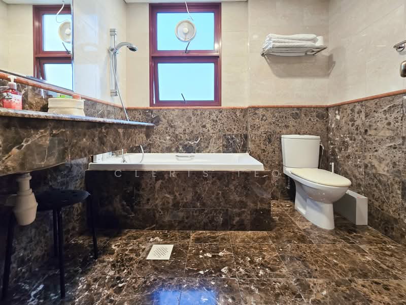 The Trevose, 60 Trevose Crescent, 4 Bedrooms, 3,358 sqft, Condominium For Sale, by Cleris Teo, 500146393 - Master Bathroom - PropertyGuru.com.sg
