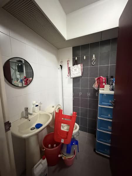 18D Holland Drive, 18D Holland Drive, 3 Bedrooms, 990 sqft, HDB Flat For Sale, by Christopher Yap, 500146395 - Bathroom - PropertyGuru.com.sg