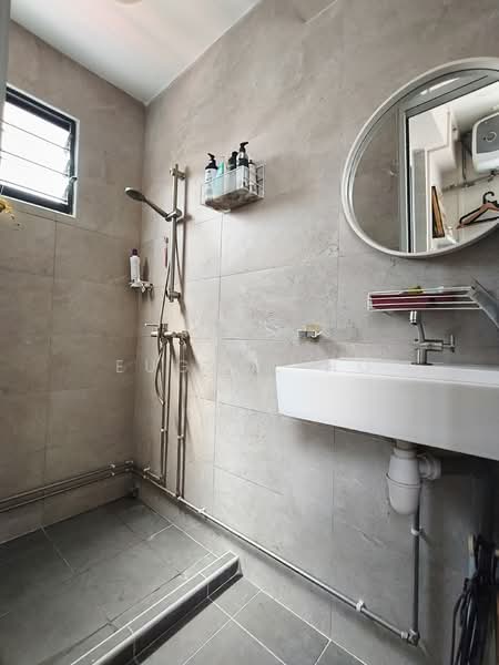 528 Bukit Batok Street 51, 528 Bukit Batok Street 51, 2 Bedrooms, 646 sqft, HDB Flat For Sale, by Eugene Ho, 500146397 - Bathroom - PropertyGuru.com.sg