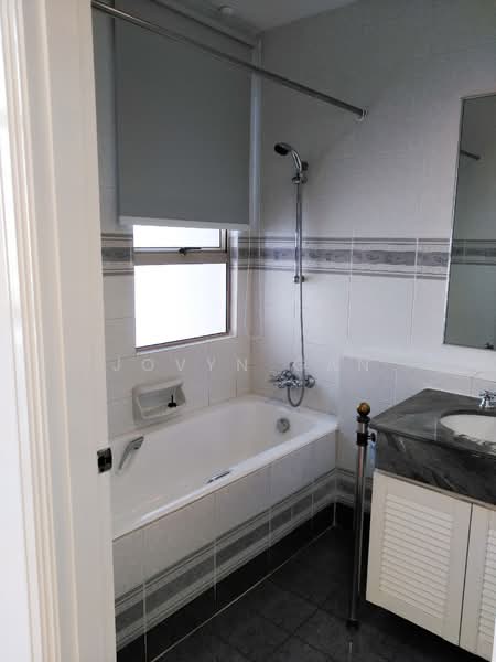 Leonie Condotel, 2 Leonie Hill Road, 4 Bedrooms, 2,715 sqft, Condominium For Rent, by Jovyn Gan, 500146415 - Bathroom - PropertyGuru.com.sg
