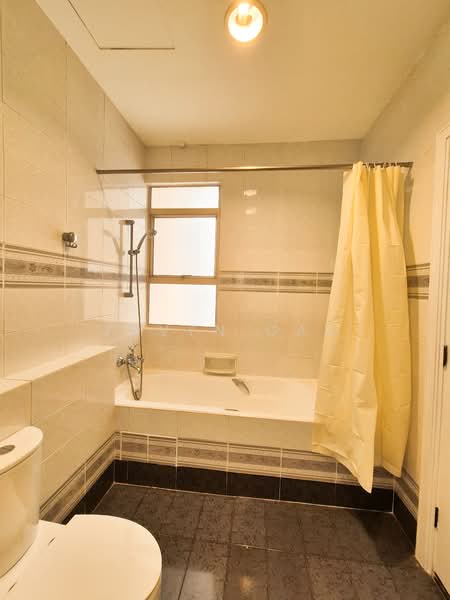 Leonie Condotel, 2 Leonie Hill Road, 4 Bedrooms, 2,568 sqft, Condominium For Rent, by Jovyn Gan, 500146415 - Bathroom - PropertyGuru.com.sg