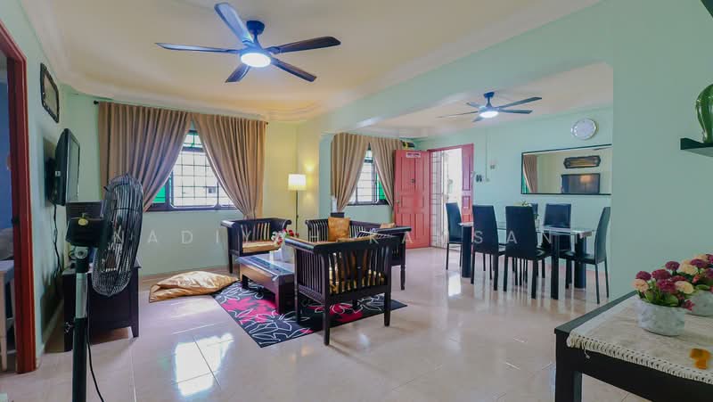 667 Choa Chu Kang Crescent, 667 Choa Chu Kang Crescent, 3 Bedrooms, 1,109 sqft, HDB Flat For Sale, by Nadiyah Kamsani, 500146416 - Living Room - PropertyGuru.com.sg