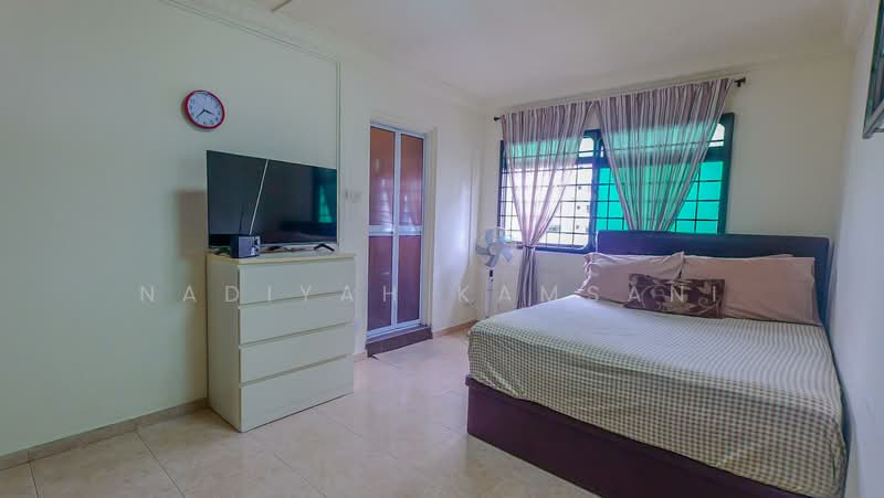 667 Choa Chu Kang Crescent, 667 Choa Chu Kang Crescent, 3 Bedrooms, 1,109 sqft, HDB Flat For Sale, by Nadiyah Kamsani, 500146416 - Master bedroom - PropertyGuru.com.sg