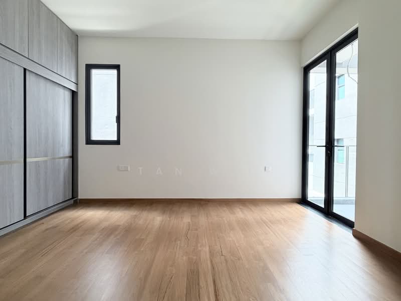 Belgravia Ace, 100 Belgravia Drive, 5 Bedrooms, 4,058 sqft, Semi-Detached House For Sale, by Tan Wei, 500146421 - Junior Master Bedoom - PropertyGuru.com.sg