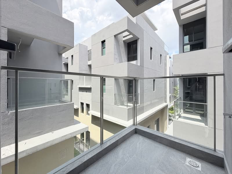 Belgravia Ace, 100 Belgravia Drive, 5 Bedrooms, 4,058 sqft, Semi-Detached House For Sale, by Tan Wei, 500146421 - Junior Master Balcony - PropertyGuru.com.sg