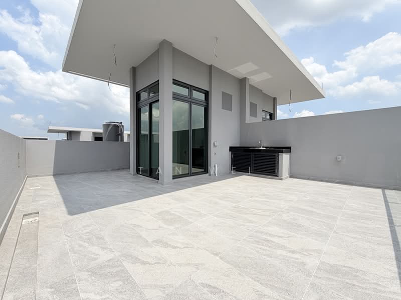 Belgravia Ace, 100 Belgravia Drive, 5 Bedrooms, 4,058 sqft, Semi-Detached House For Sale, by Tan Wei, 500146421 - Roof Terrace - PropertyGuru.com.sg