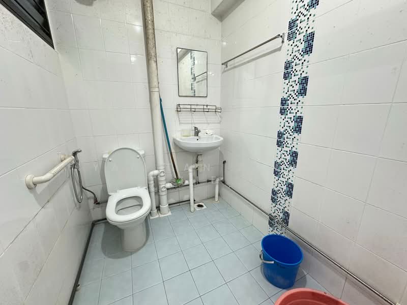 109 Bukit Purmei Road, 109 Bukit Purmei Road, 2 Bedrooms, 793 sqft, HDB Flat For Sale, by Ryan Tan Zheng Jie, 500146424 - Bathroom - PropertyGuru.com.sg