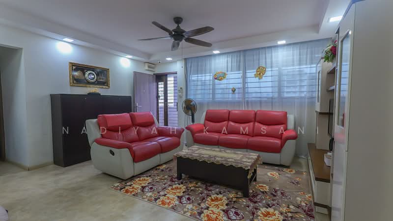 428 Pasir Ris Drive 6, 428 Pasir Ris Drive 6, 3 Bedrooms, 1,023 sqft, HDB Flat For Sale, by Nadiyah Kamsani, 500146439 - Living Room - PropertyGuru.com.sg