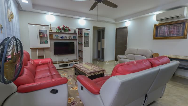 428 Pasir Ris Drive 6, 428 Pasir Ris Drive 6, 3 Bedrooms, 1,023 sqft, HDB Flat For Sale, by Nadiyah Kamsani, 500146439 - Living Room - PropertyGuru.com.sg
