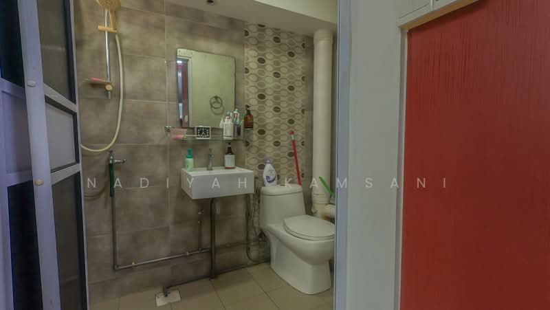 428 Pasir Ris Drive 6, 428 Pasir Ris Drive 6, 3 Bedrooms, 1,023 sqft, HDB Flat For Sale, by Nadiyah Kamsani, 500146439 - Bathroom - PropertyGuru.com.sg
