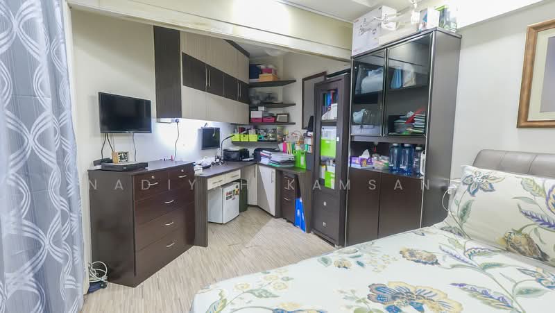 428 Pasir Ris Drive 6, 428 Pasir Ris Drive 6, 3 Bedrooms, 1,023 sqft, HDB Flat For Sale, by Nadiyah Kamsani, 500146439 - Master bedroom - PropertyGuru.com.sg