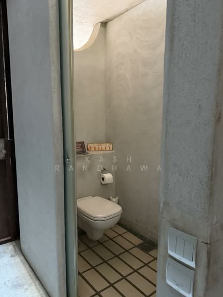 Jalan Tanjong, , 4 Bedrooms, 6,000 sqft, Terraced House For Rent, by Kash Randhawa, 500146451 - Bathroom - PropertyGuru.com.sg