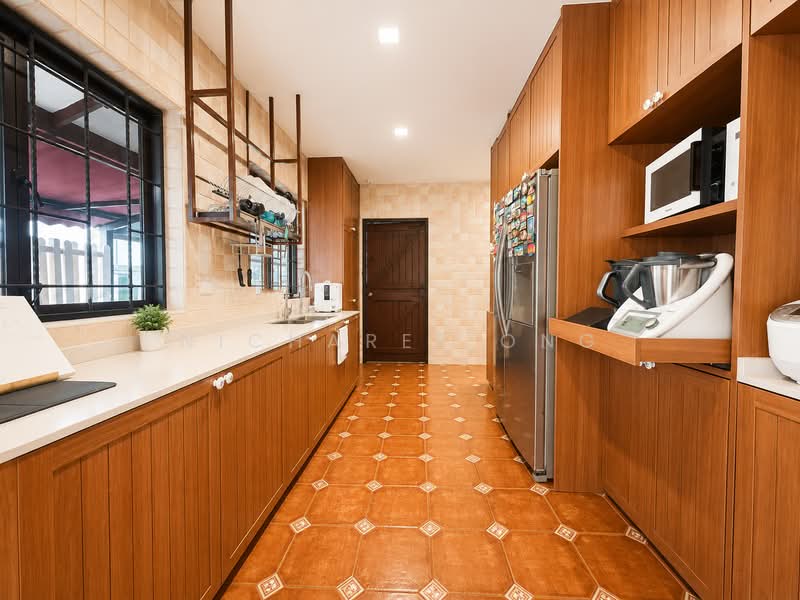 Brighton Crescent / Serangoon Crescent / Marlene Ave, Brighton Crescent / Serangoon Crescent / Marlene Ave, 5 Bedrooms, 3,000 sqft, Semi-Detached House For Sale, by Nicharee Ong, 500146473 - Kitchen - PropertyGuru.com.sg