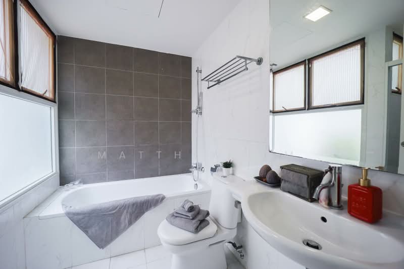 Blossoms @ Woodleigh, 14 Woodleigh Close, 3 Bedrooms, 1,421 sqft, Condominium For Sale, by Matthew Lam, 500146475 - Bathroom - PropertyGuru.com.sg
