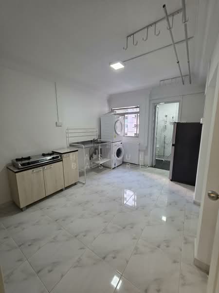 412 Woodlands Street 41, 412 Woodlands Street 41, 1 Bedroom, 30 sqft, HDB Flat For Rent, by Hasnul Bashri, 500146486 - Kitchen - PropertyGuru.com.sg