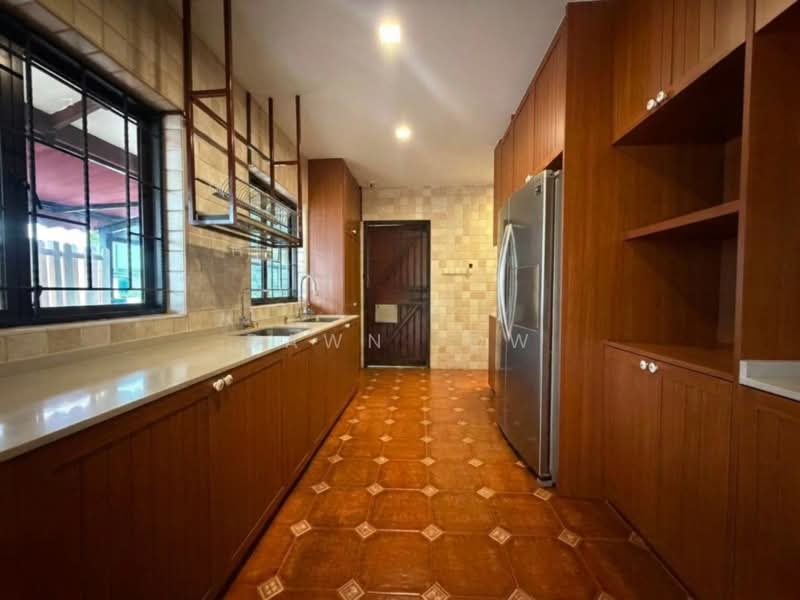 Brighton Crescent, , 3 Bedrooms, 3,000 sqft, Semi-Detached House For Sale, by Dawn Low, 500146489 - Kitchen - PropertyGuru.com.sg