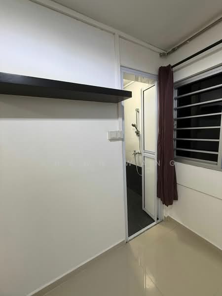 742 Yishun Avenue 5, 742 Yishun Avenue 5, Room Rental, 300 sqft, HDB Flat For Rent, by Shawn Wang, 500146490 - Bathroom - PropertyGuru.com.sg