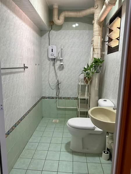 653A Jurong West Street 61, 653A Jurong West Street 61, Room Rental, 150 sqft, HDB Flat For Rent, by Zheng Ronghua 郑荣华, 500146496 - Bathroom - PropertyGuru.com.sg