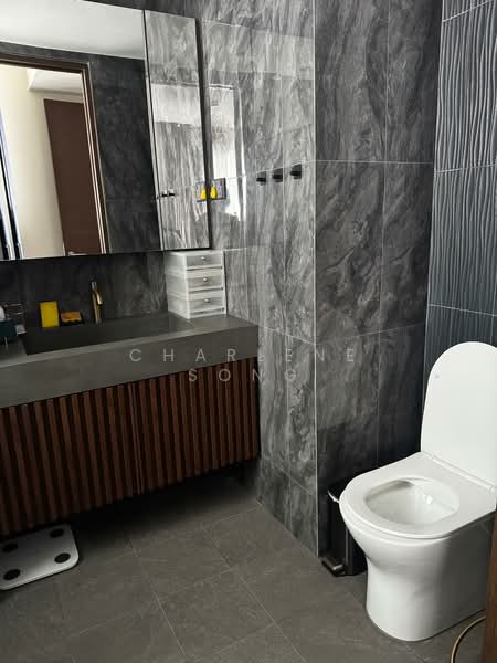 Foresque Residences, 101 Petir Road, 2 Bedrooms, 711 sqft, Condominium For Sale, by Charlene Song, 500146502 - Bathroom - PropertyGuru.com.sg