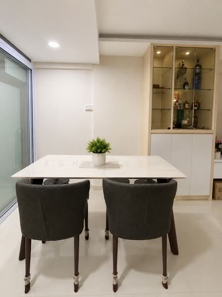 558 Ang Mo Kio Avenue 10, 558 Ang Mo Kio Avenue 10, 3 Bedrooms, 721 sqft, HDB Flat For Rent, by Agnes Seng, 500146514 - Dining Room - PropertyGuru.com.sg