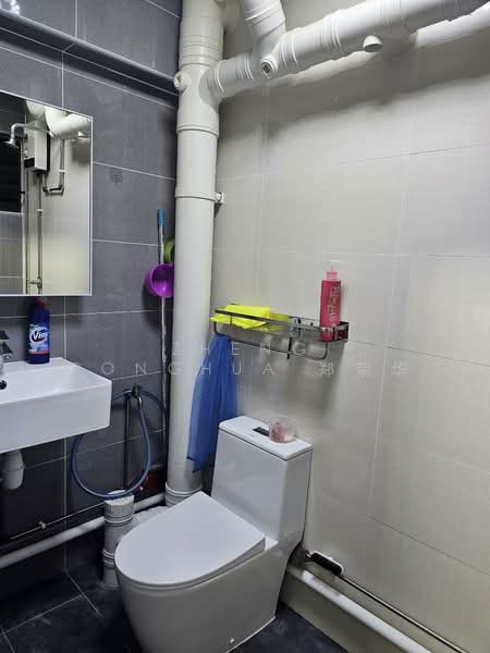 946 Jurong West Street 91, 946 Jurong West Street 91, Room Rental, 120 sqft, HDB Flat For Rent, by Zheng Ronghua 郑荣华, 500146517 - Bathroom - PropertyGuru.com.sg