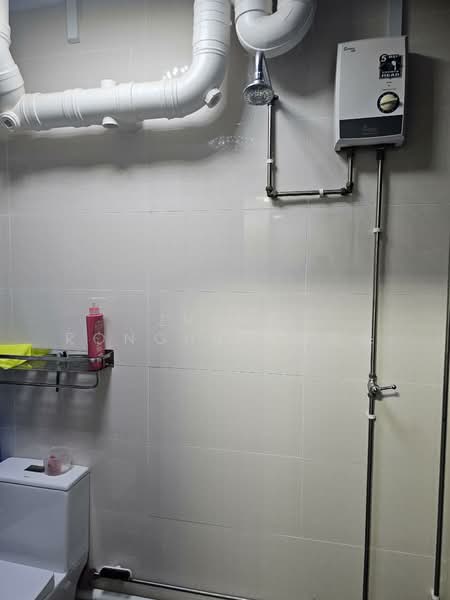 946 Jurong West Street 91, 946 Jurong West Street 91, Room Rental, 120 sqft, HDB Flat For Rent, by Zheng Ronghua 郑荣华, 500146517 - Bathroom - PropertyGuru.com.sg
