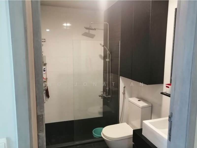 Suites 123, 123 Rangoon Road, 2 Bedrooms, 581 sqft, Apartment For Rent, by Ng Jonathan, 500146526 - Bathroom - PropertyGuru.com.sg