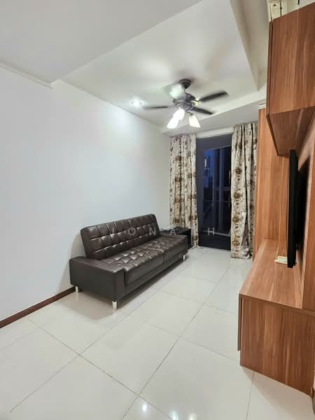 Suites 123, 123 Rangoon Road, 2 Bedrooms, 581 sqft, Apartment For Rent, by Ng Jonathan, 500146526 - Living Room - PropertyGuru.com.sg