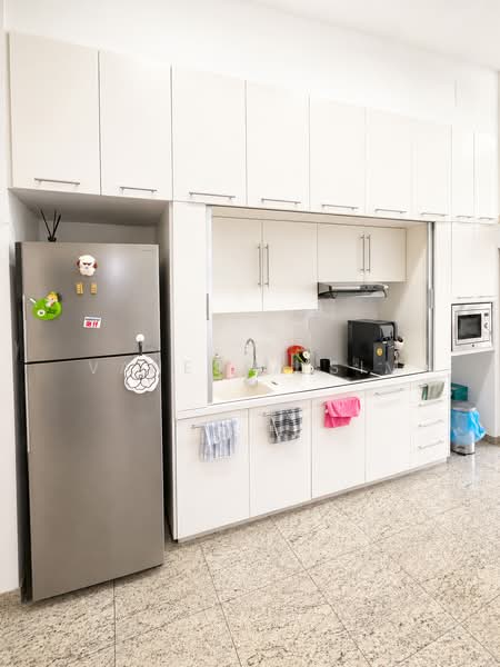 The Central, 6 Eu Tong Sen Street, 635 sqft, Office For Rent, by Vanessa Sim, 500146559 - Kitchen - CommercialGuru.com.sg