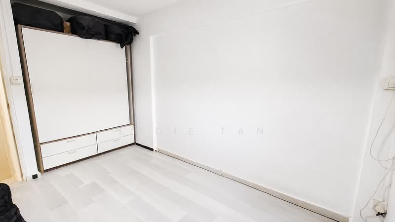 301 Ubi Avenue 1, 301 Ubi Avenue 1, 2 Bedrooms, 678 sqft, HDB Flat For Sale, by Eddie Tan, 500146560 - Bedroom - PropertyGuru.com.sg
