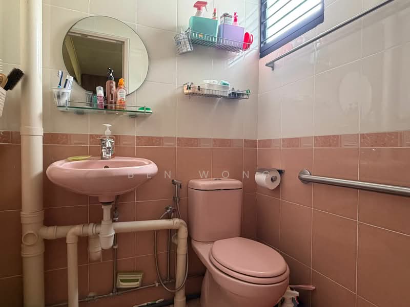 752 Yishun Street 72, 752 Yishun Street 72, 3 Bedrooms, 990 sqft, HDB Flat For Sale, by Ben Wong, 500146572 - Bathroom - PropertyGuru.com.sg