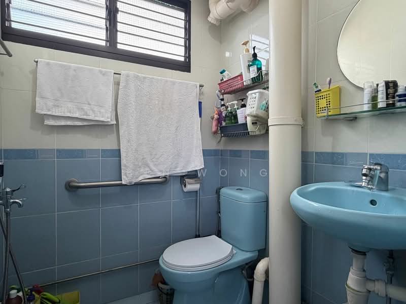 752 Yishun Street 72, 752 Yishun Street 72, 3 Bedrooms, 990 sqft, HDB Flat For Sale, by Ben Wong, 500146572 - Bathroom - PropertyGuru.com.sg