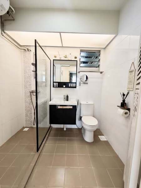 186A Fengshan GreenVille, 186A Bedok North Street 4, 3 Bedrooms, 1,001 sqft, HDB Flat For Sale, by Ashley Chai 蔡忝玲, 500146575 - Bathroom - PropertyGuru.com.sg