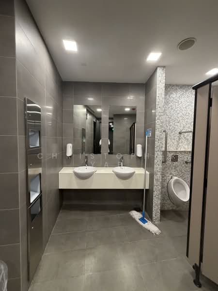 Rochester Drive (Star Vista, Rochester Mall, Buona Vista MRT), , 1,000 sqft, Office For Rent, by Christopher Yap, 500146582 - Bathroom - CommercialGuru.com.sg