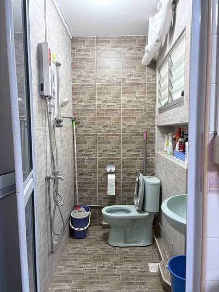 834 Jurong West Street 81, 834 Jurong West Street 81, Room Rental, 120 sqft, HDB Flat For Rent, by Alec Tan, 500146583 - Bathroom - PropertyGuru.com.sg