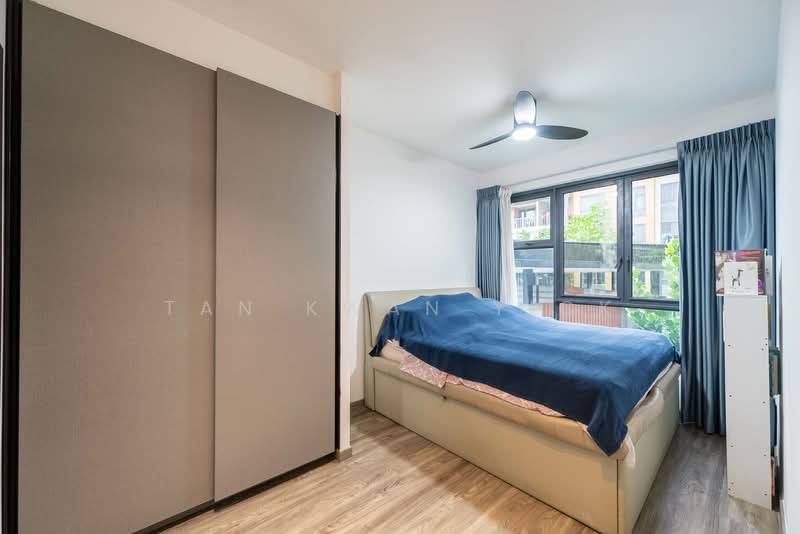 The Brownstone, 160 Canberra Drive, 4 Bedrooms, 1,109 sqft, Executive Condominium For Sale, by Tan Kwan Yick, 500146587 - Master Bedroom - PropertyGuru.com.sg