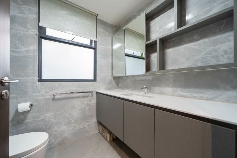 The Brownstone, 160 Canberra Drive, 4 Bedrooms, 1,109 sqft, Executive Condominium For Sale, by Tan Kwan Yick, 500146587 - Bathroom - PropertyGuru.com.sg