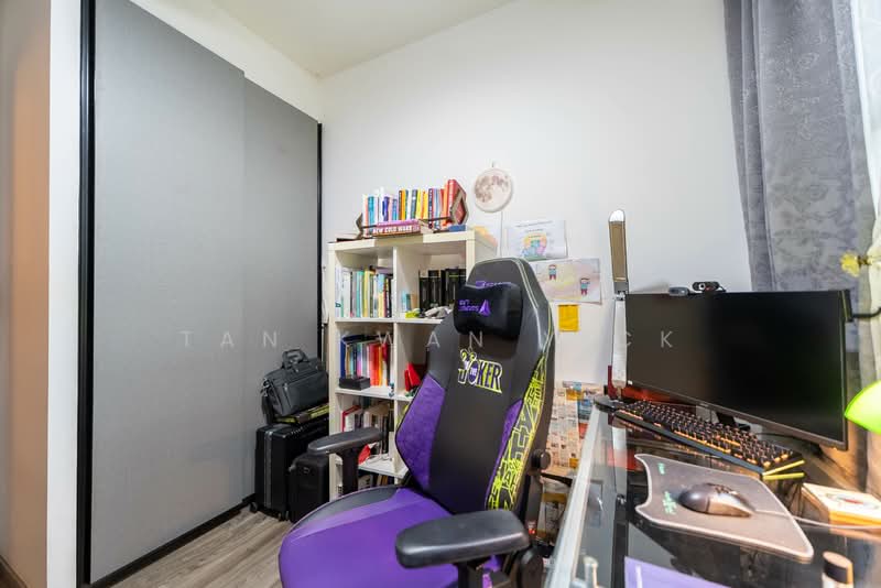 The Brownstone, 160 Canberra Drive, 4 Bedrooms, 1,109 sqft, Executive Condominium For Sale, by Tan Kwan Yick, 500146587 - Common Bedroom - PropertyGuru.com.sg