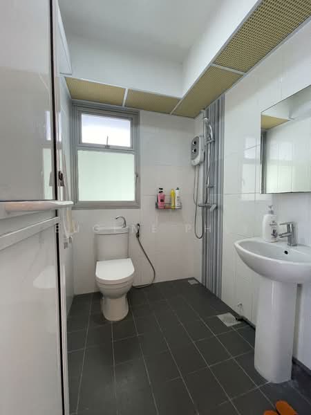 675A Fern Grove @ Yishun, 675A Yishun Avenue 4, 1 Bedroom, 409 sqft, HDB Flat For Sale, by Eugene Phey, 500146592 - Bathroom - PropertyGuru.com.sg