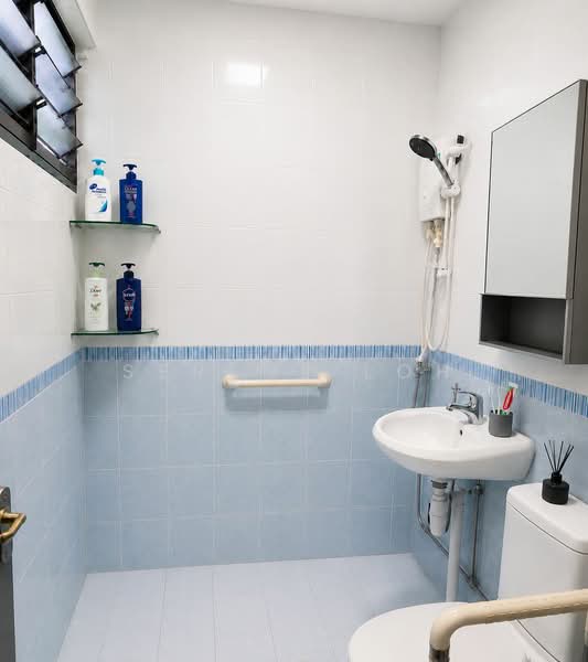 690 Hougang Street 61, 690 Hougang Street 61, 3 Bedrooms, 904 sqft, HDB Flat For Sale, by Serene Loh, 500146609 - Bathroom - PropertyGuru.com.sg