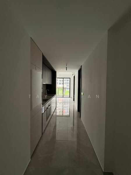 Tembusu Grand, 98 Jalan Tembusu, 1 Bedroom, 527 sqft, Condominium For Sale, by Tay Yixian, 500146619 - Corridor - PropertyGuru.com.sg
