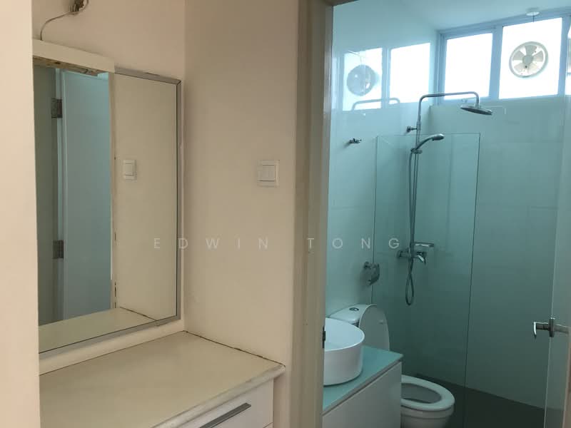 Semi-Detach at Marlene Avenue, Marlene Avenue /Serangoon Garden Way /Ang Mo Kio Ave 3, 5 Bedrooms, 4,000 sqft, Semi-Detached House For Rent, by Edwin Tong, 500146623 - Attached Bathroom - PropertyGuru.com.sg